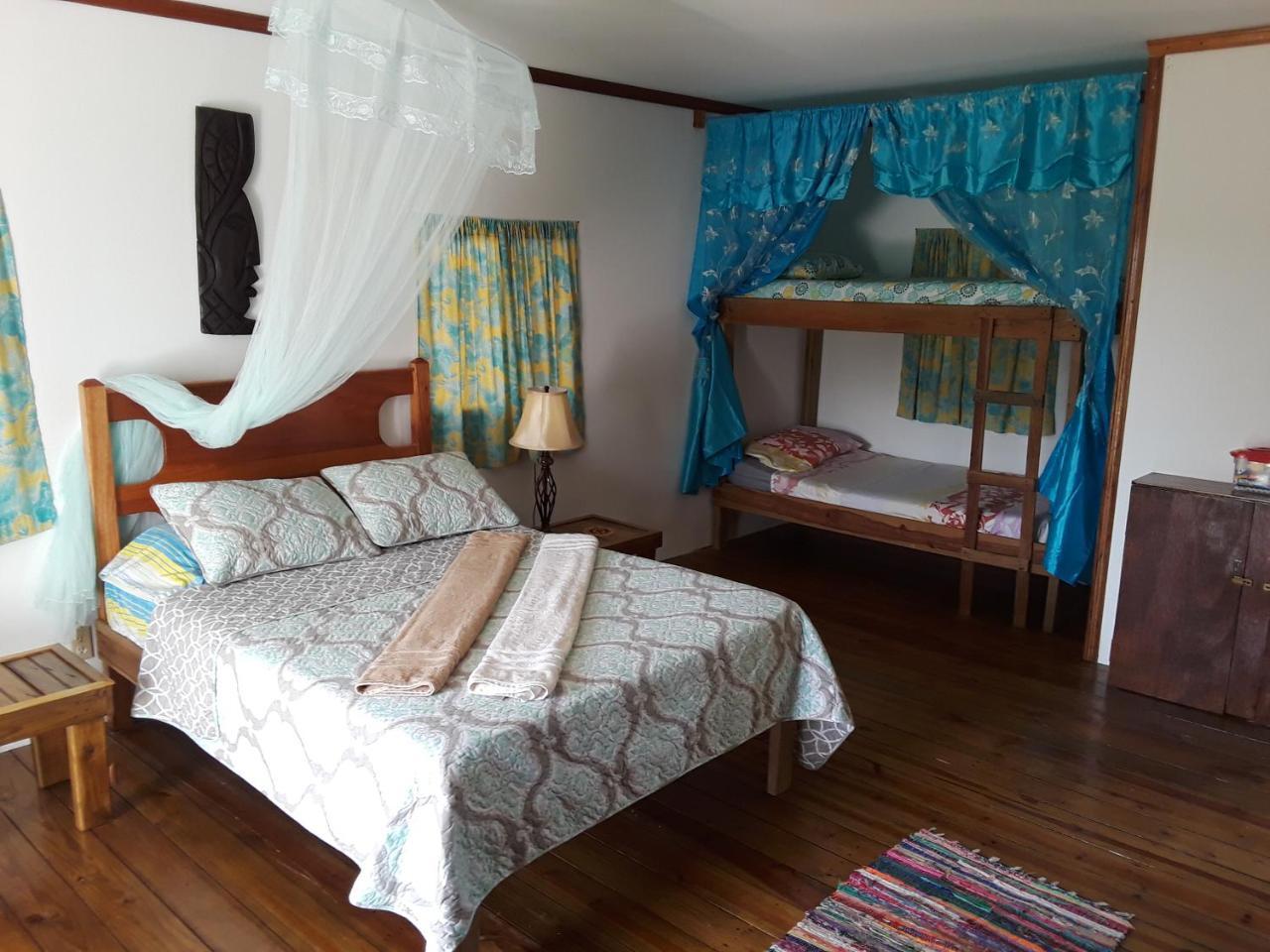 Hidden Haven Hostel Unitedville Bagian luar foto
