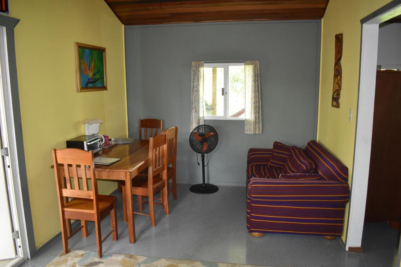 Hidden Haven Hostel Unitedville Bagian luar foto