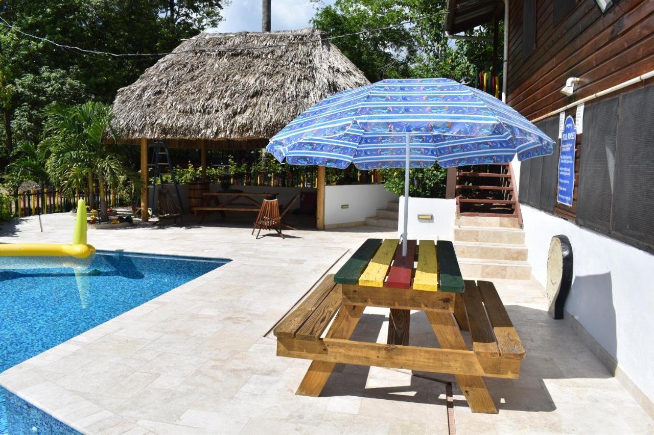 Hidden Haven Hostel Unitedville Bagian luar foto