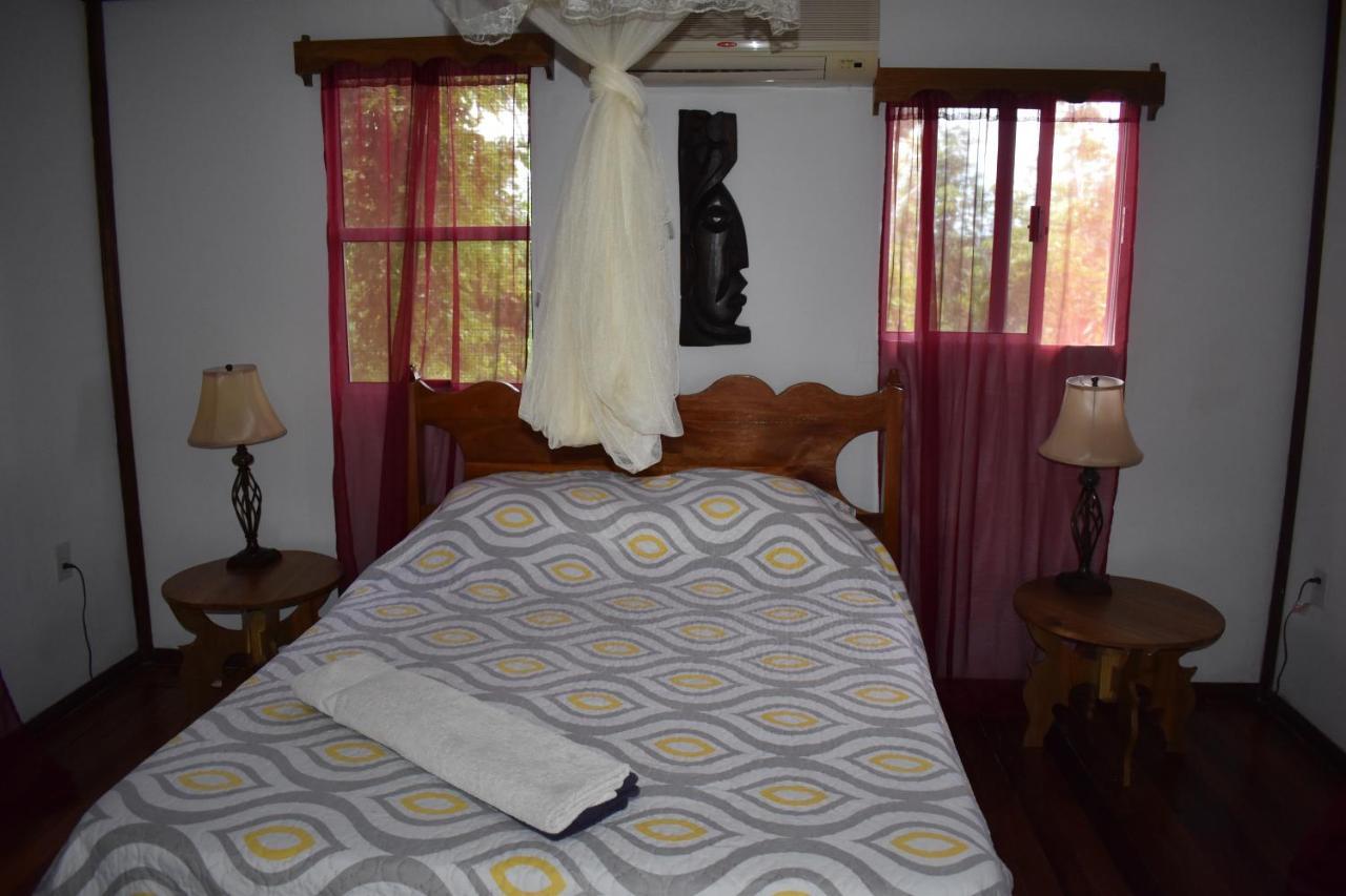 Hidden Haven Hostel Unitedville Bagian luar foto